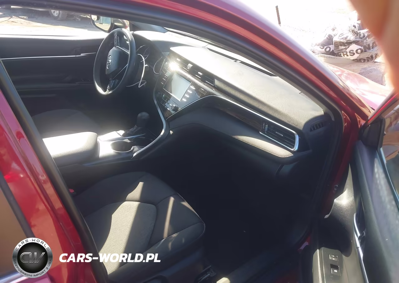 2018 Toyota Camry Le VIN:4T1B11HK0JU651622 - 5