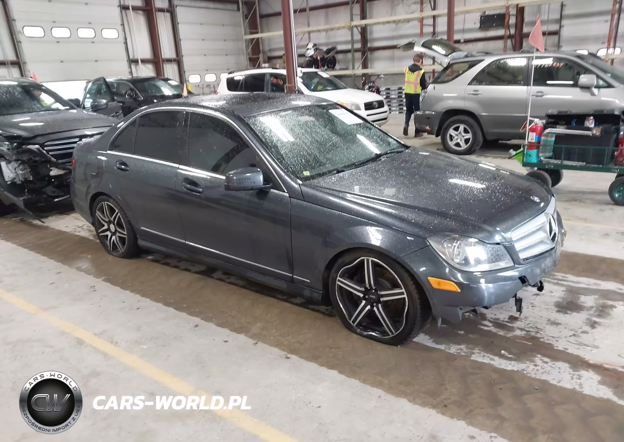 2013 Mercedes-Benz C 300 Sport 4Matic – zdjęcie 1 z 16