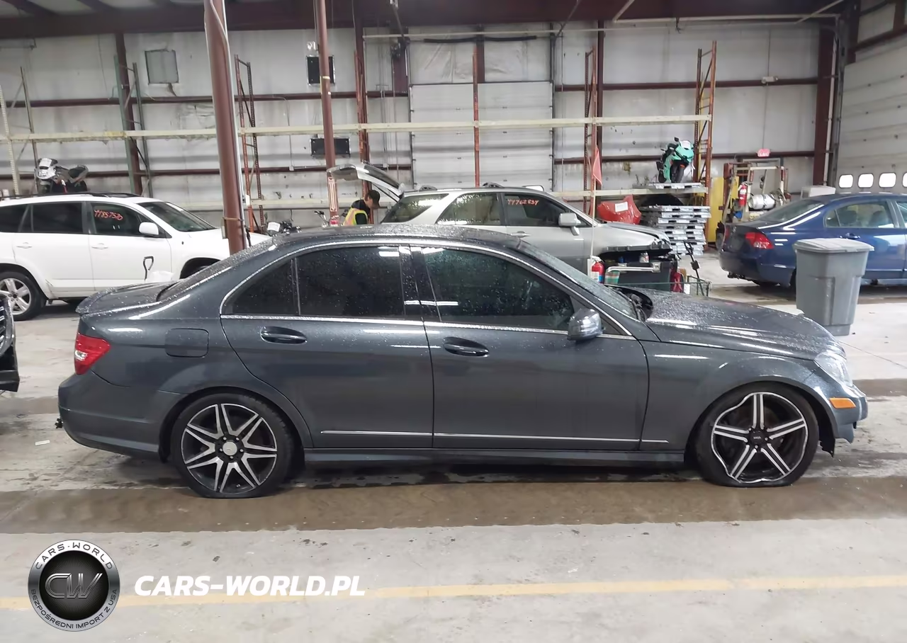 2013 Mercedes-Benz C 300 Sport 4Matic VIN:WDDGF8ABXDA822838 - 13