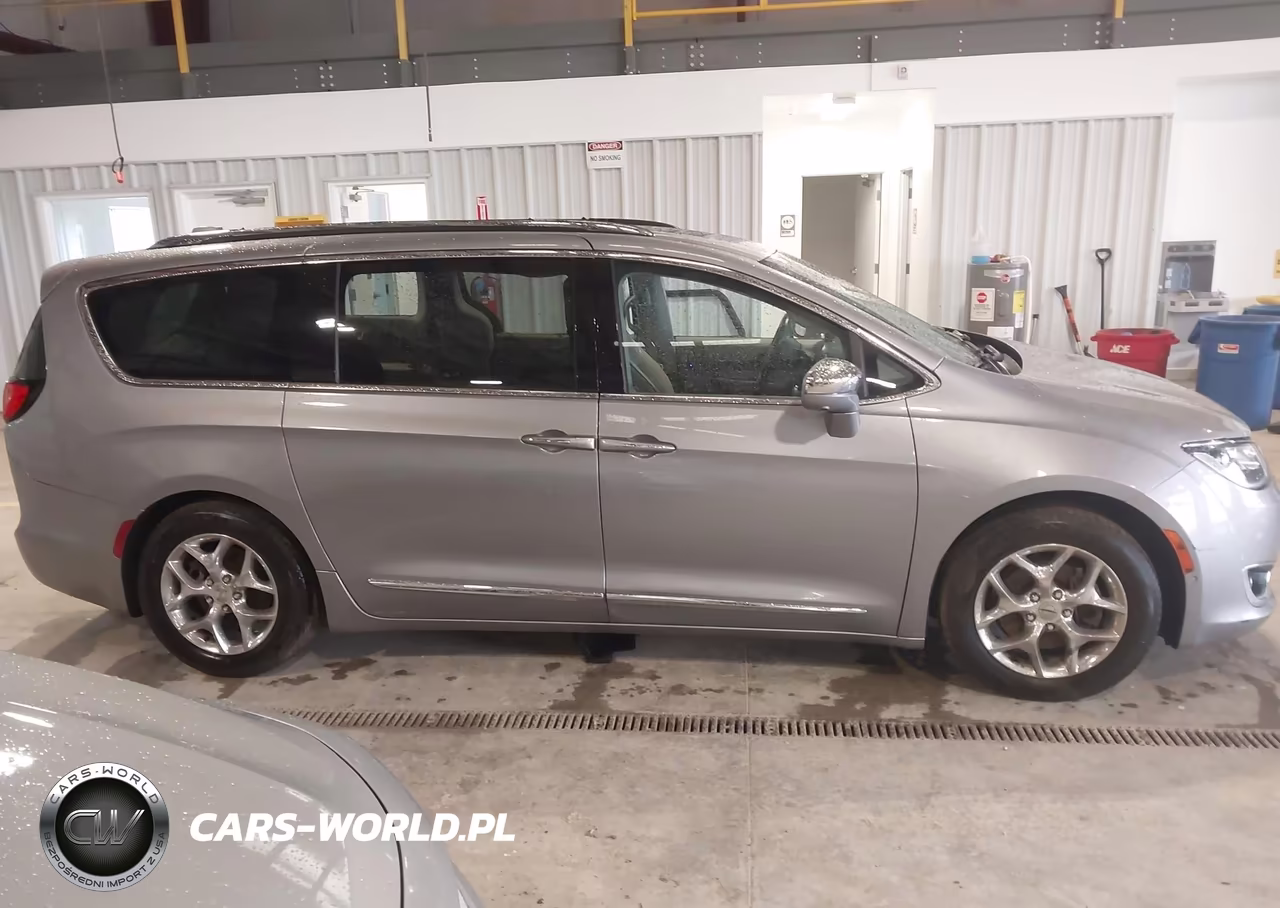 2017 Chrysler Pacifica Limited VIN:2C4RC1GG4HR620214 - 13