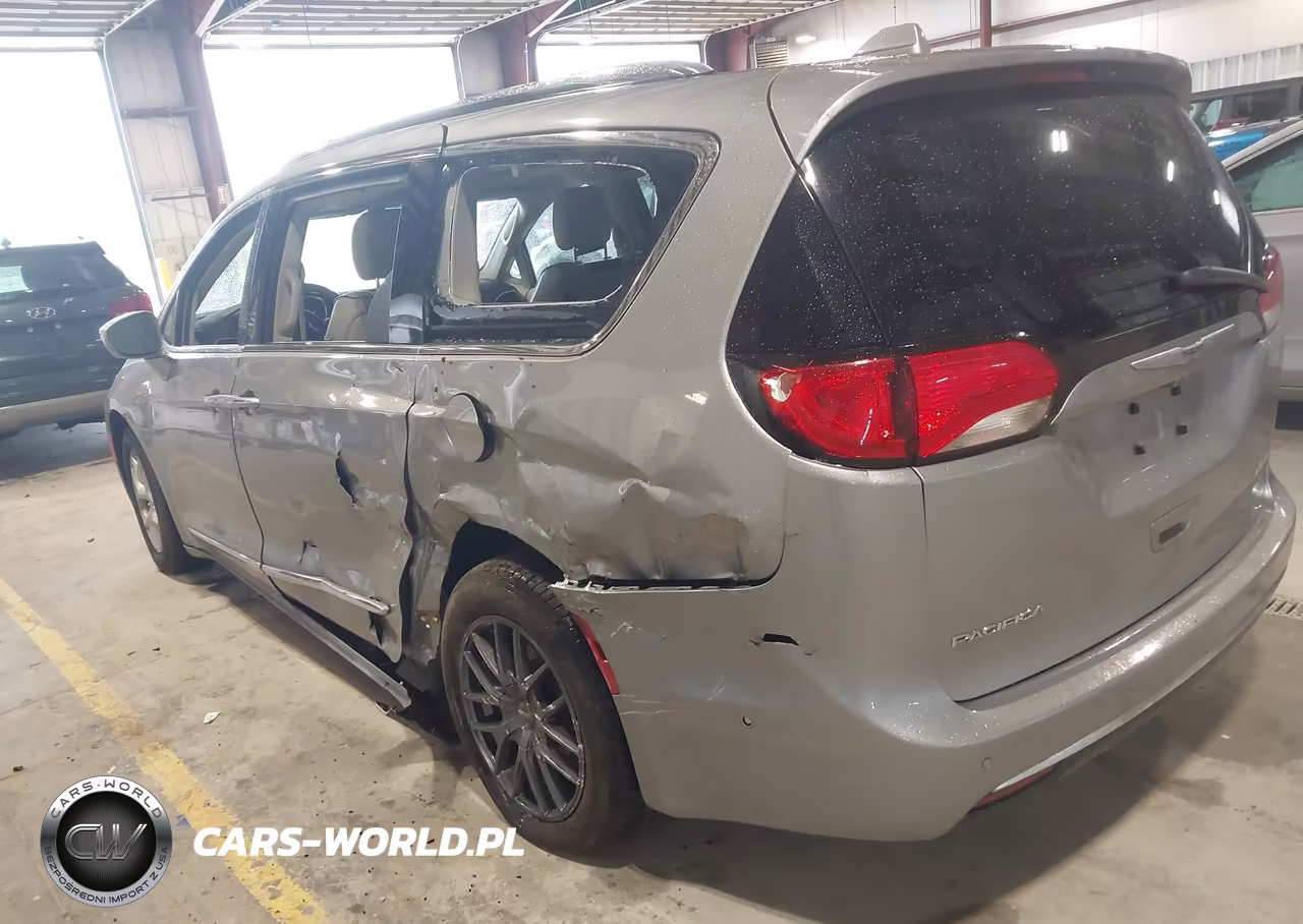 2017 Chrysler Pacifica Limited VIN:2C4RC1GG4HR620214 - 3