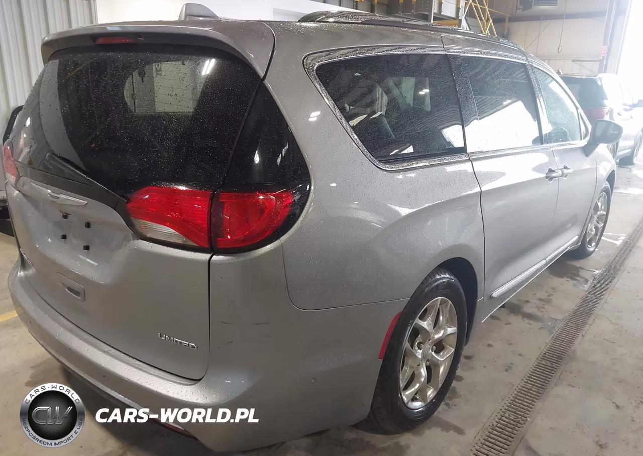 2017 Chrysler Pacifica Limited VIN:2C4RC1GG4HR620214 - 4