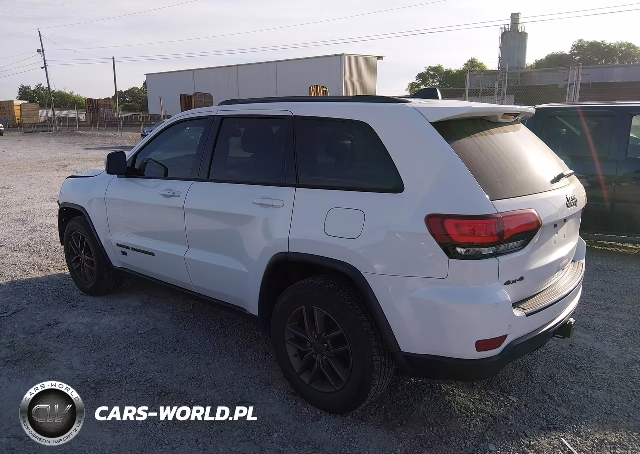 2016 Jeep Grand Cherokee 75Th Anniversary VIN:1C4RJFAG3GC470566 - 3