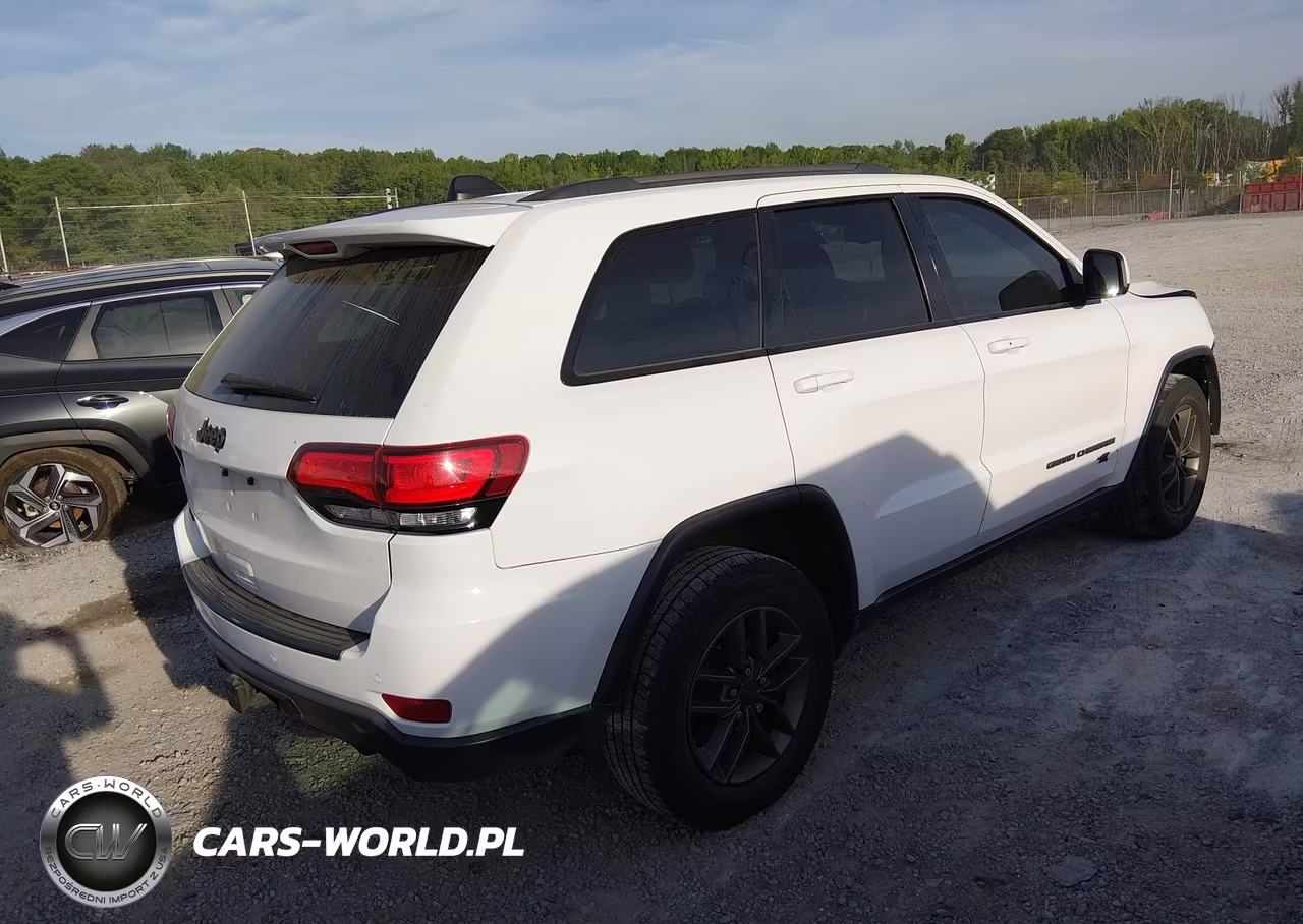 2016 Jeep Grand Cherokee 75Th Anniversary VIN:1C4RJFAG3GC470566 - 4