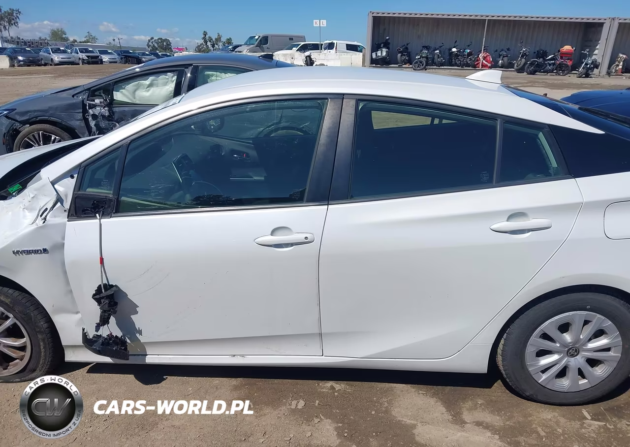 2021 Toyota Prius Le VIN:JTDKAMFU0M3139587 - 14