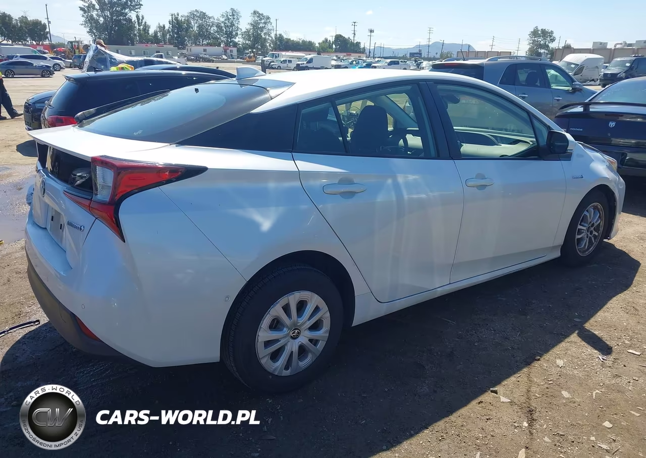2021 Toyota Prius Le VIN:JTDKAMFU0M3139587 - 4