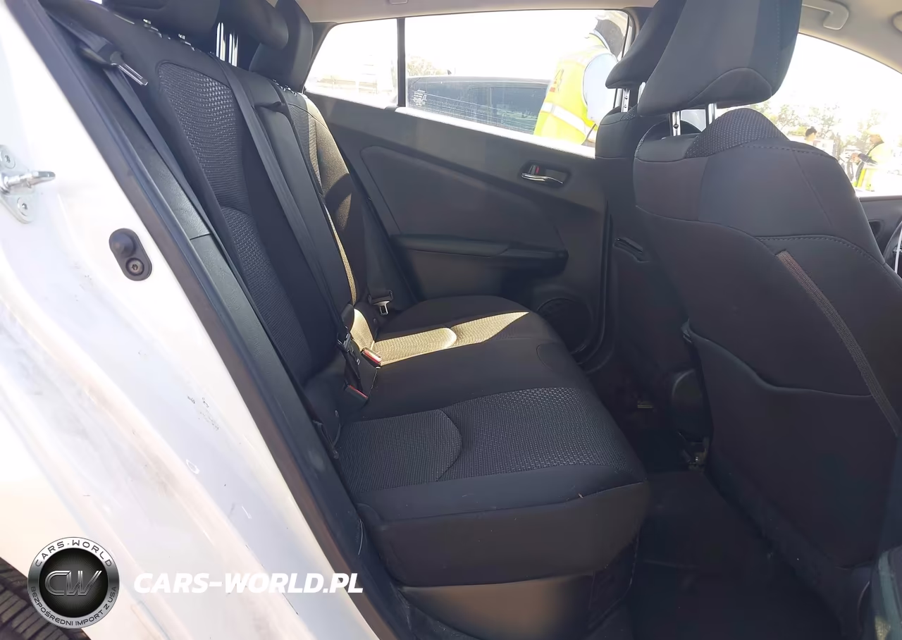 2021 Toyota Prius Le VIN:JTDKAMFU0M3139587 - 8