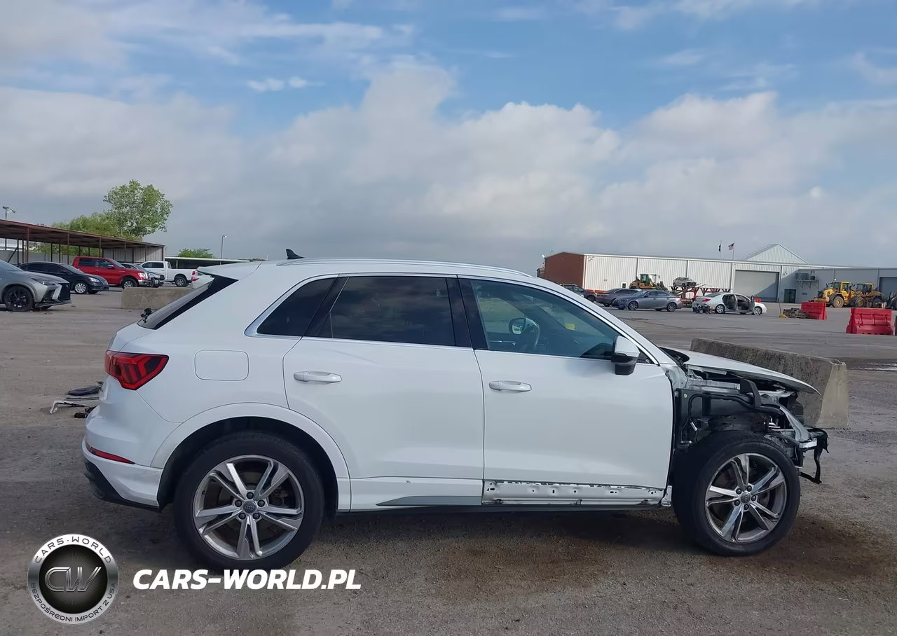 2019 Audi Q3 2.0T S Line Premium VIN:WA1DECF30K1082258 - 14