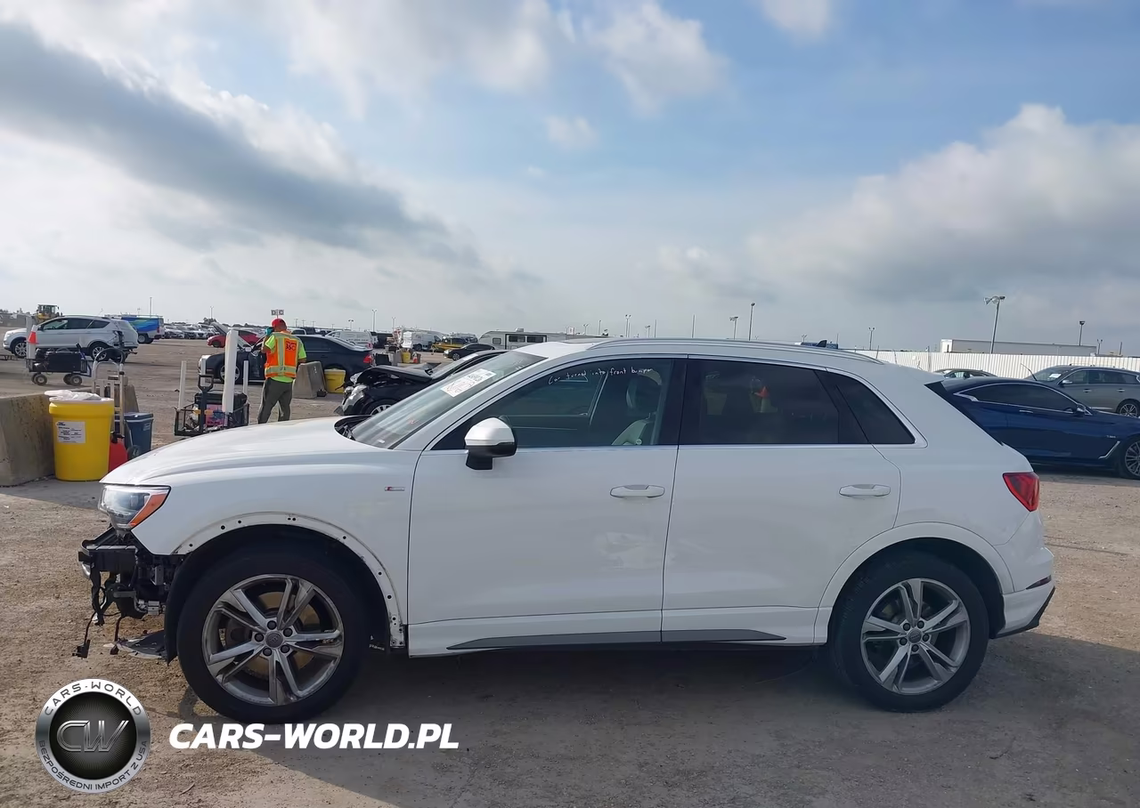 2019 Audi Q3 2.0T S Line Premium VIN:WA1DECF30K1082258 - 15