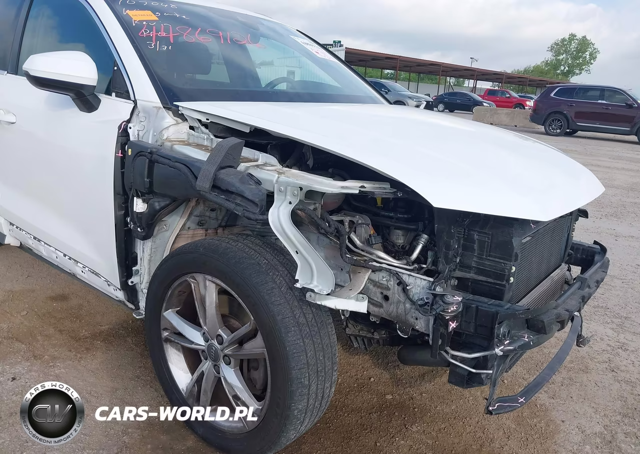 2019 Audi Q3 2.0T S Line Premium VIN:WA1DECF30K1082258 - 6