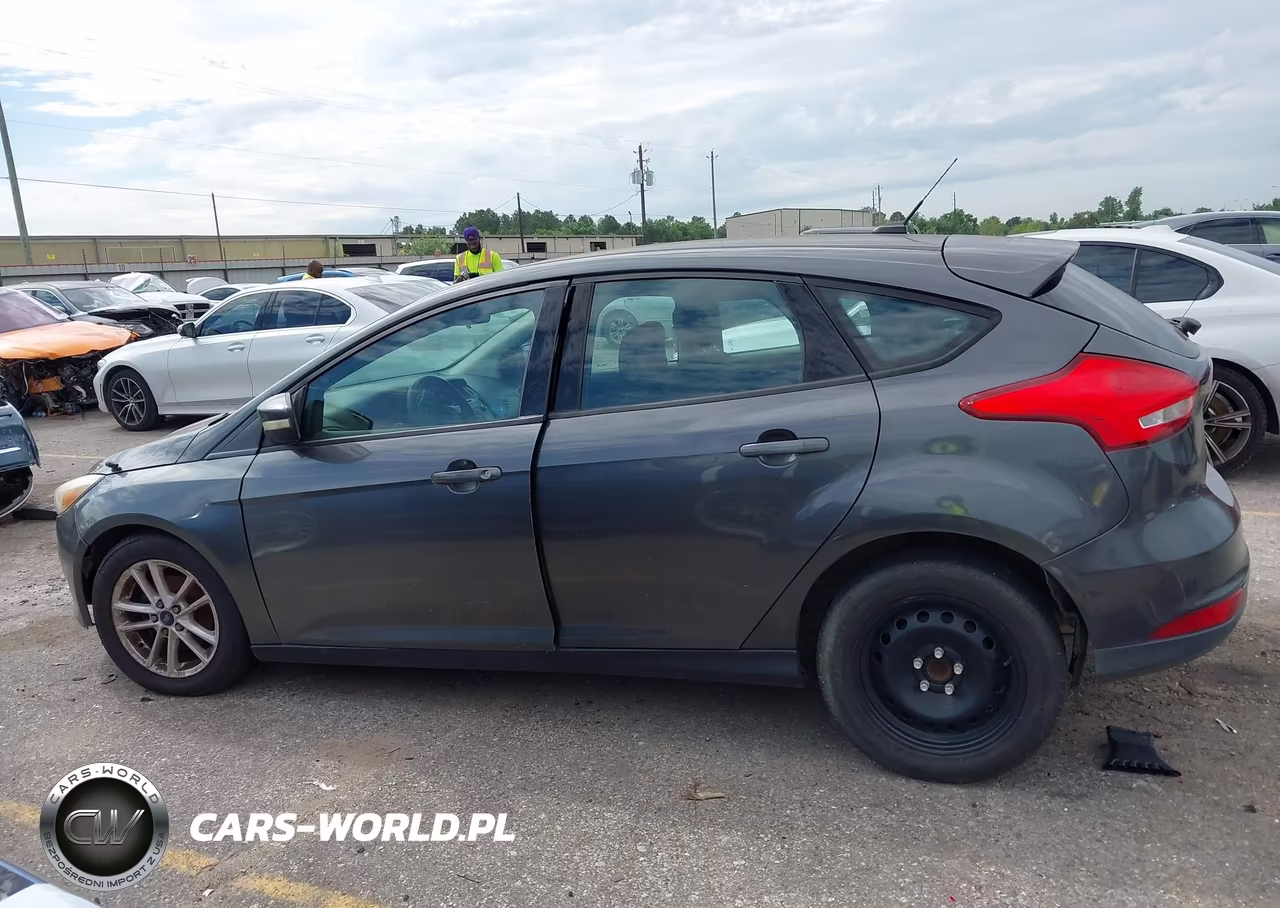 2017 Ford Focus Se VIN:1FADP3K29HL278103 - 14