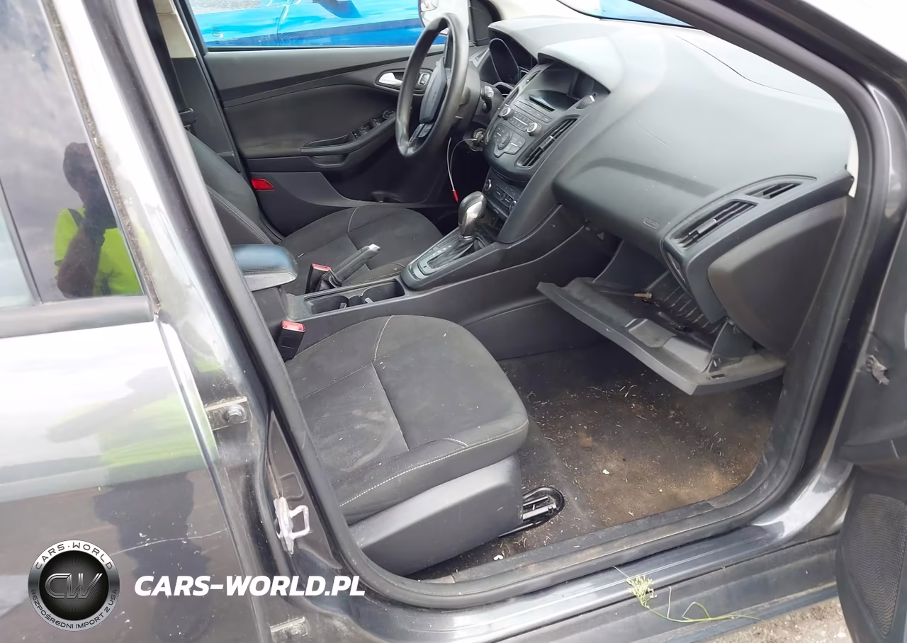 2017 Ford Focus Se VIN:1FADP3K29HL278103 - 5