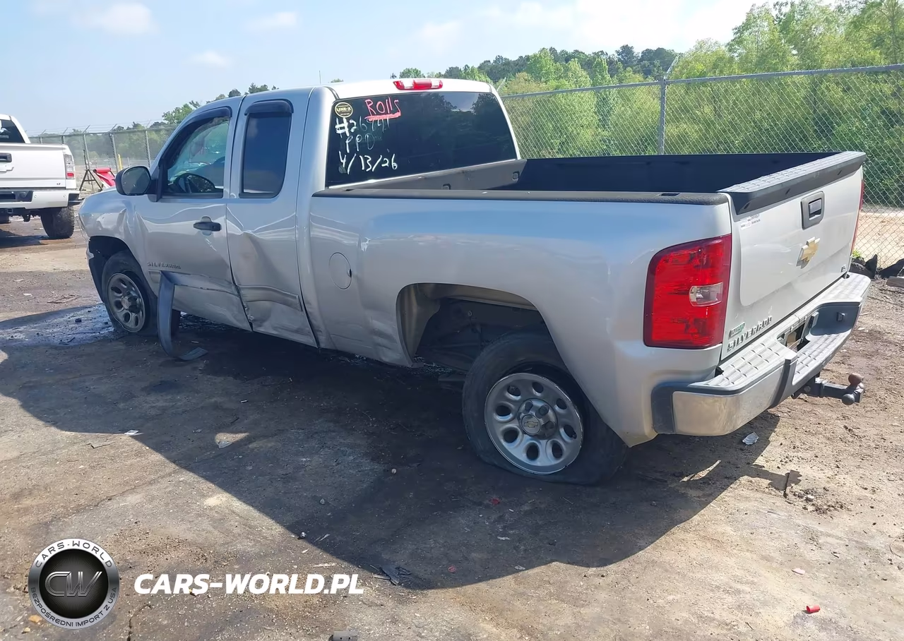 2011 Chevrolet Silverado 1500 Ls VIN:1GCRCREA6BZ380738 - 3