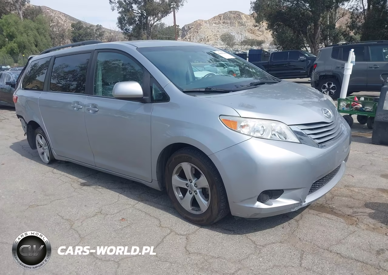 2015 Toyota Sienna Le 8 Passenger