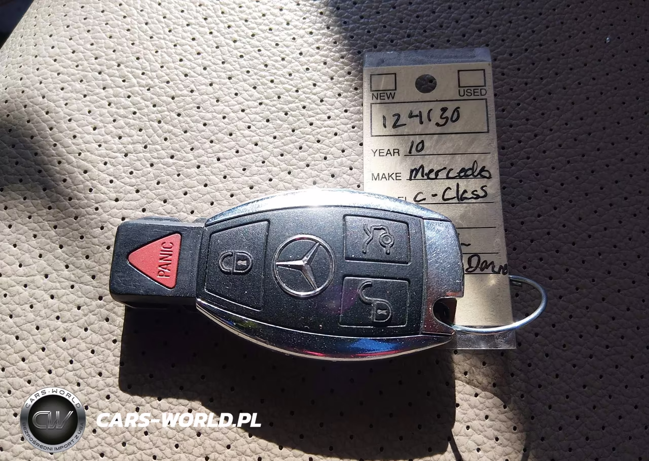 2010 Mercedes-Benz C 300 VIN:WDDGF8BBXAR124130 - 11