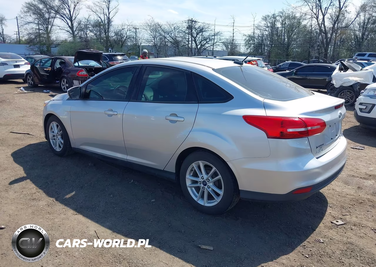 2015 Ford Focus Se VIN:1FADP3F20FL282631 - 3