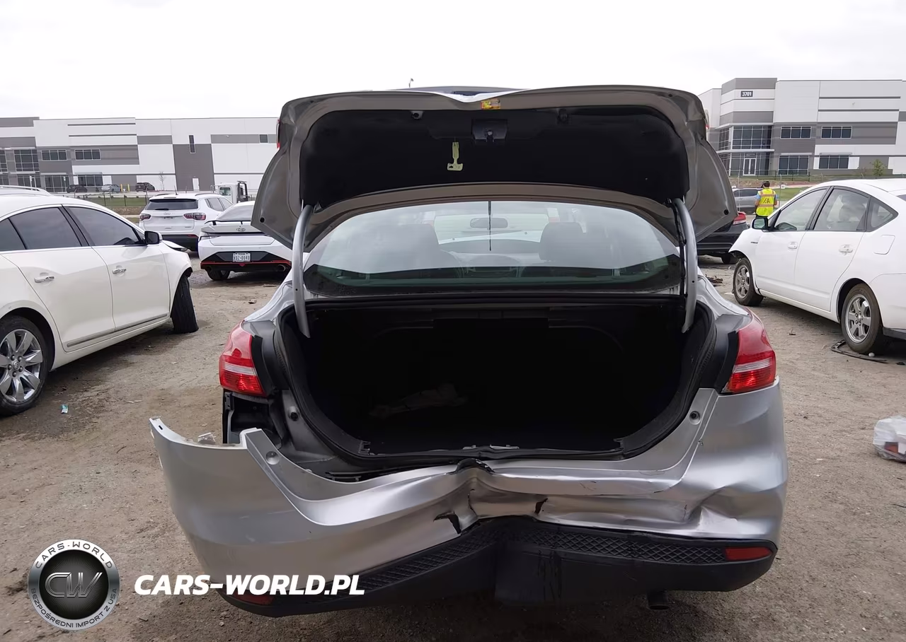 2018 Ford Focus Se VIN:1FADP3FE8JL222650 - 17