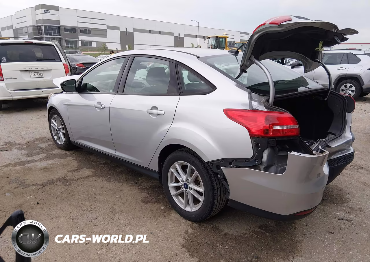 2018 Ford Focus Se VIN:1FADP3FE8JL222650 - 3