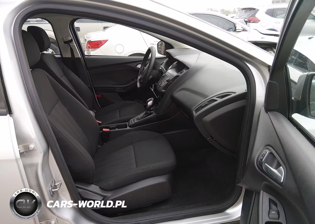 2018 Ford Focus Se VIN:1FADP3FE8JL222650 - 5