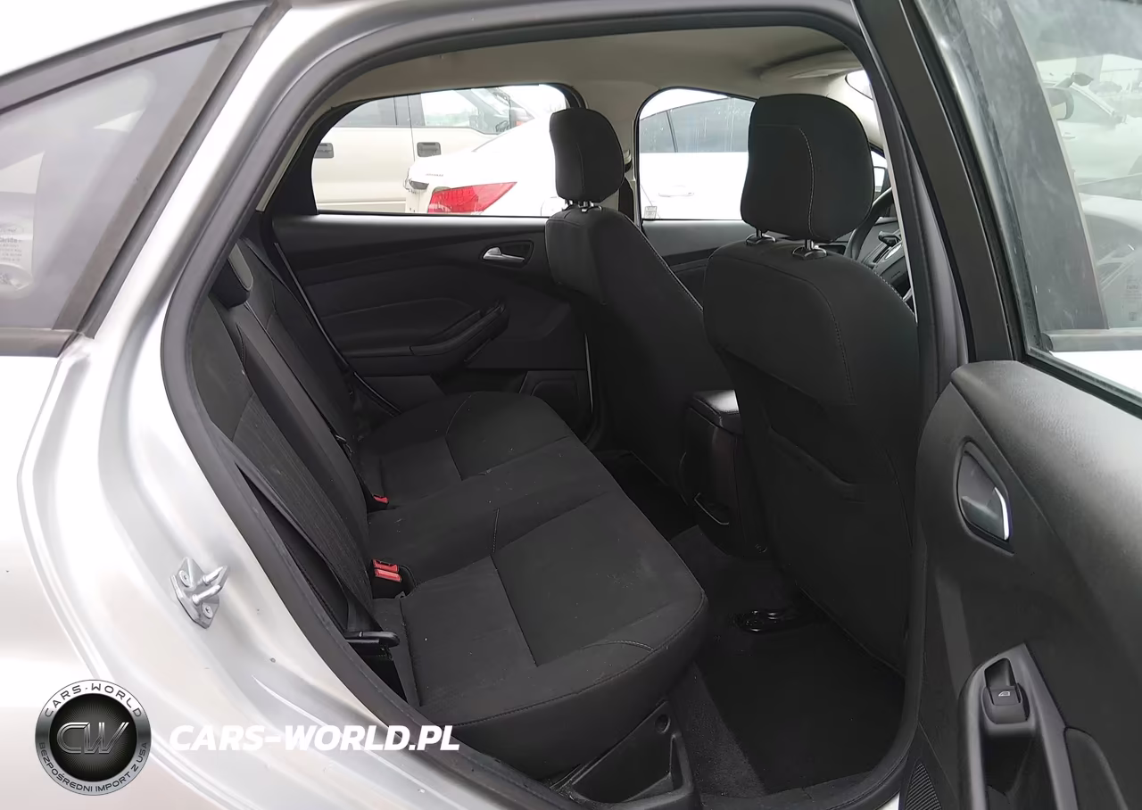 2018 Ford Focus Se VIN:1FADP3FE8JL222650 - 8