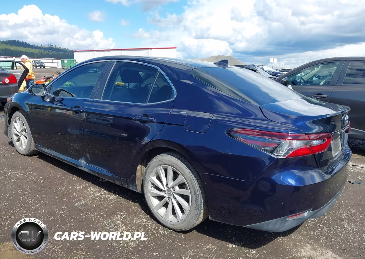 2021 Toyota Camry Le VIN:4T1C11AK3MU610288 - 3