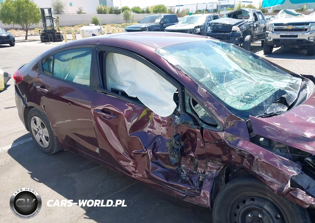 2018 Kia Forte Lx VIN:3KPFK4A7XJE254962 - 13