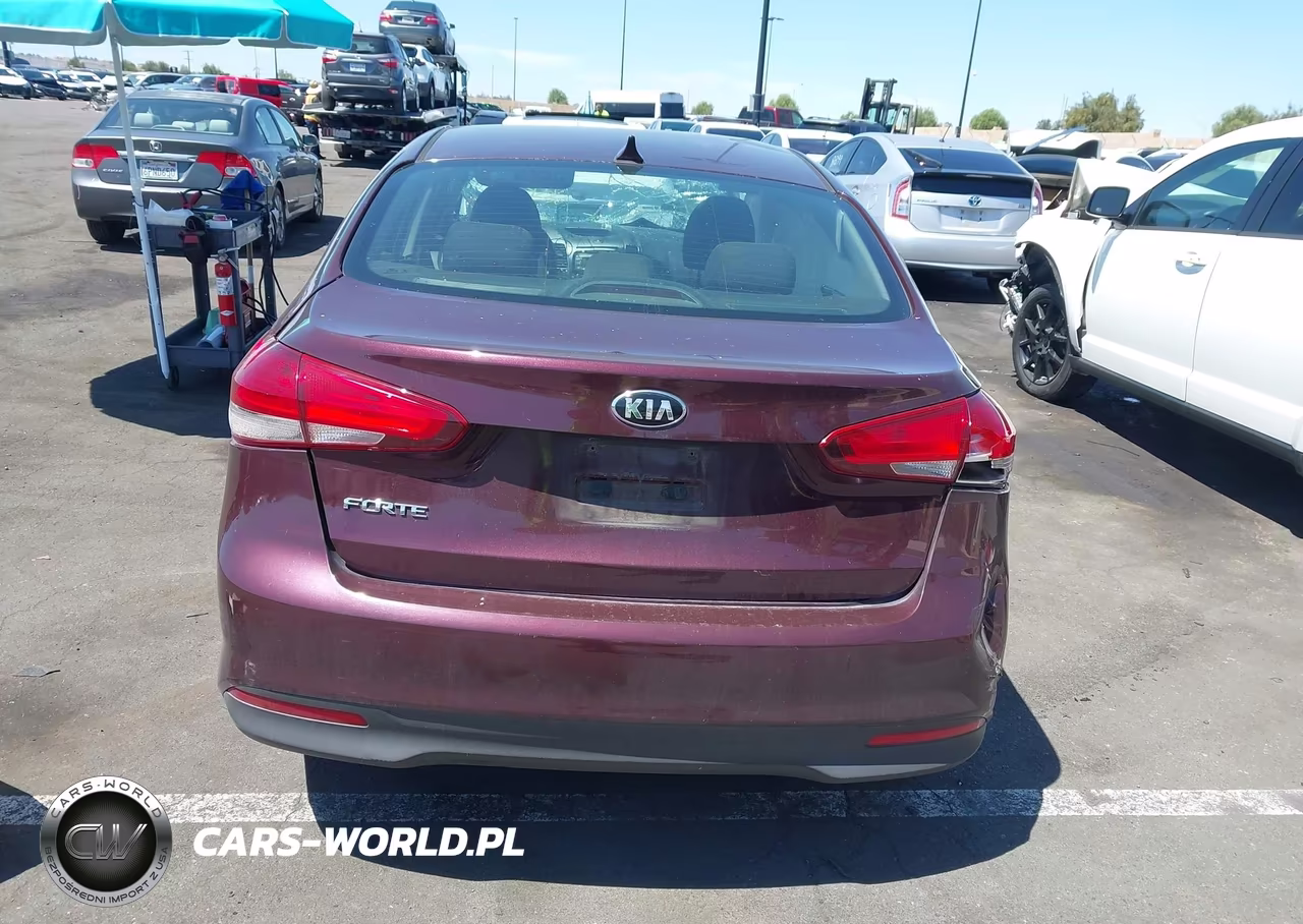 2018 Kia Forte Lx VIN:3KPFK4A7XJE254962 - 16