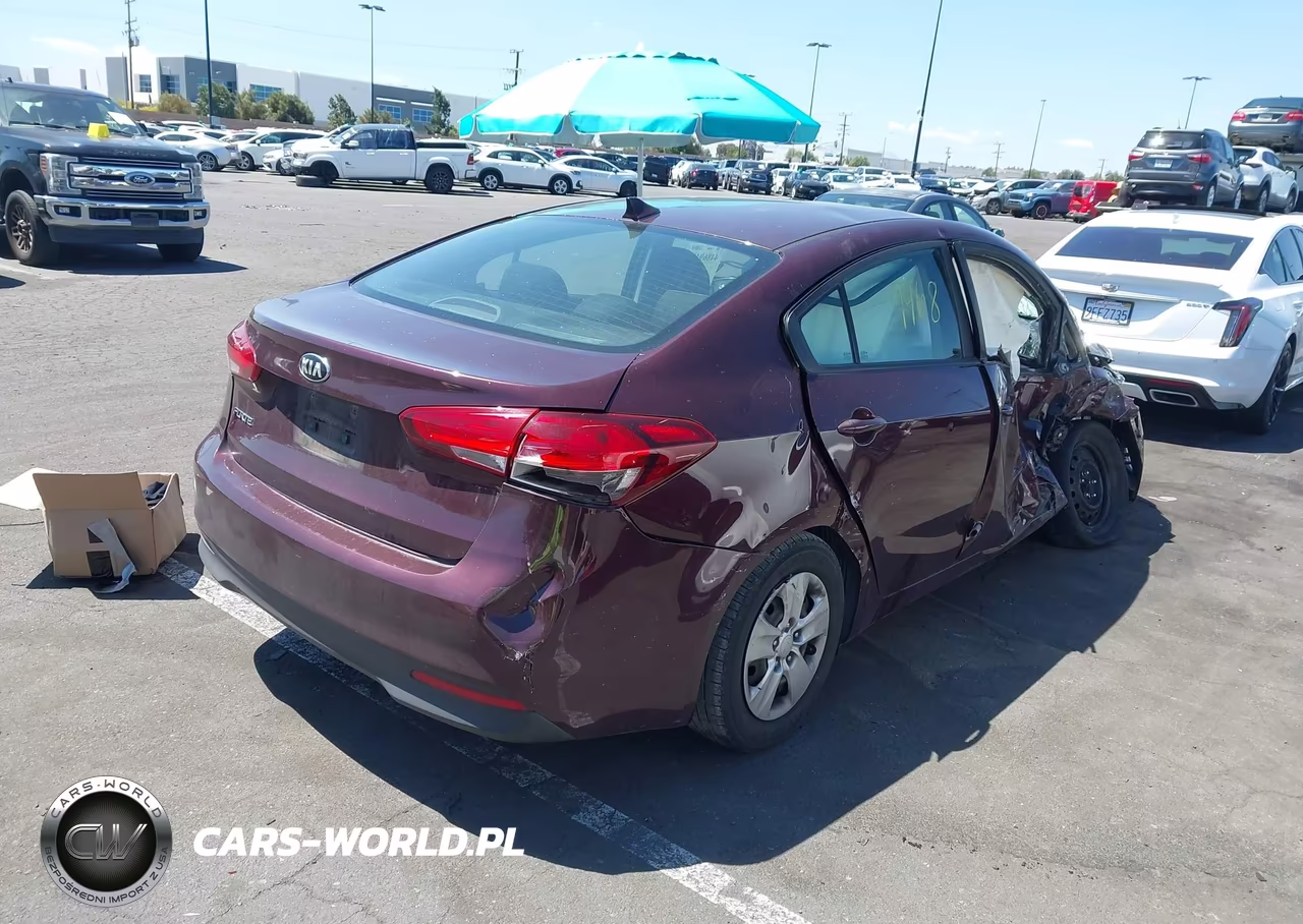 2018 Kia Forte Lx VIN:3KPFK4A7XJE254962 - 4