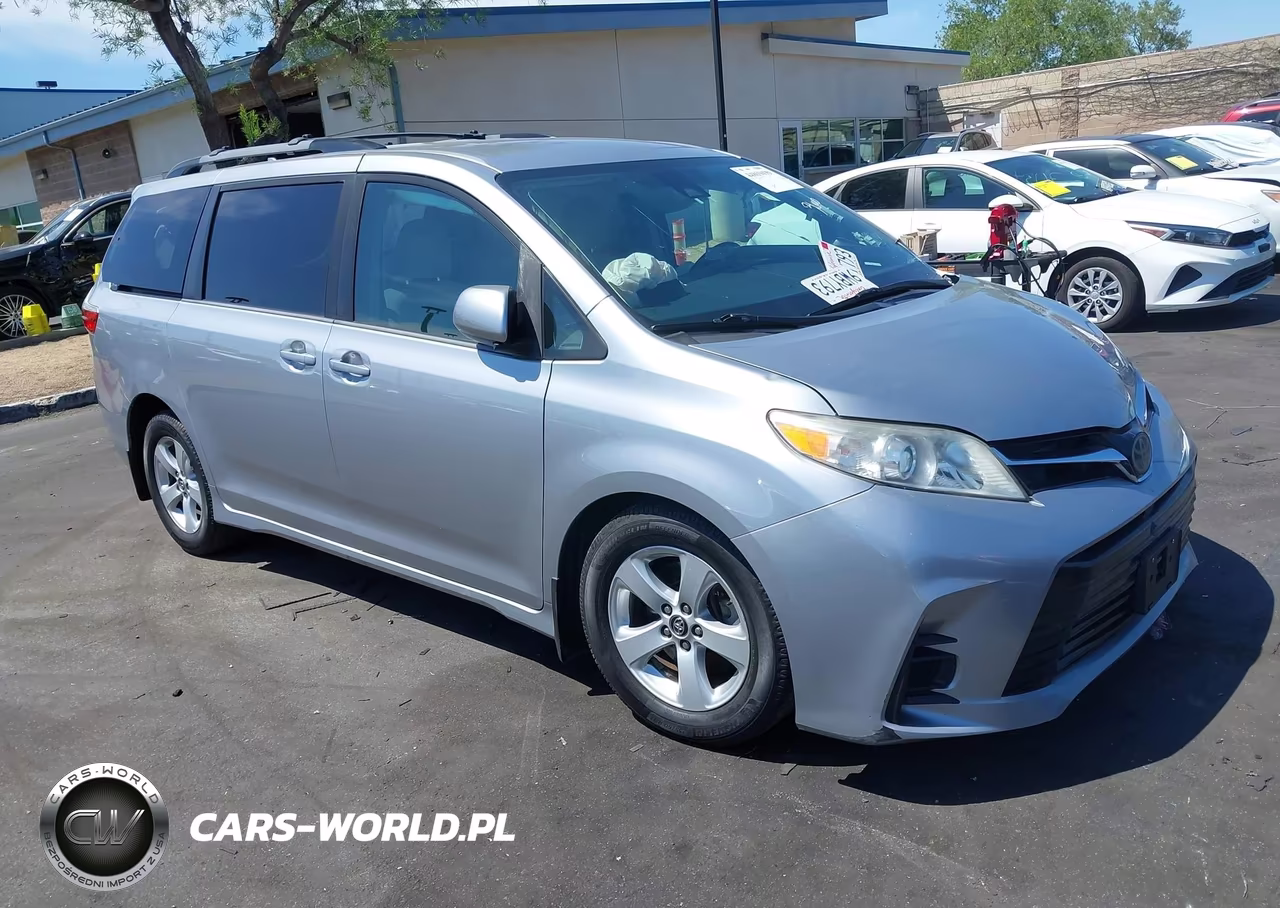 2018 Toyota Sienna Le 8 Passenger