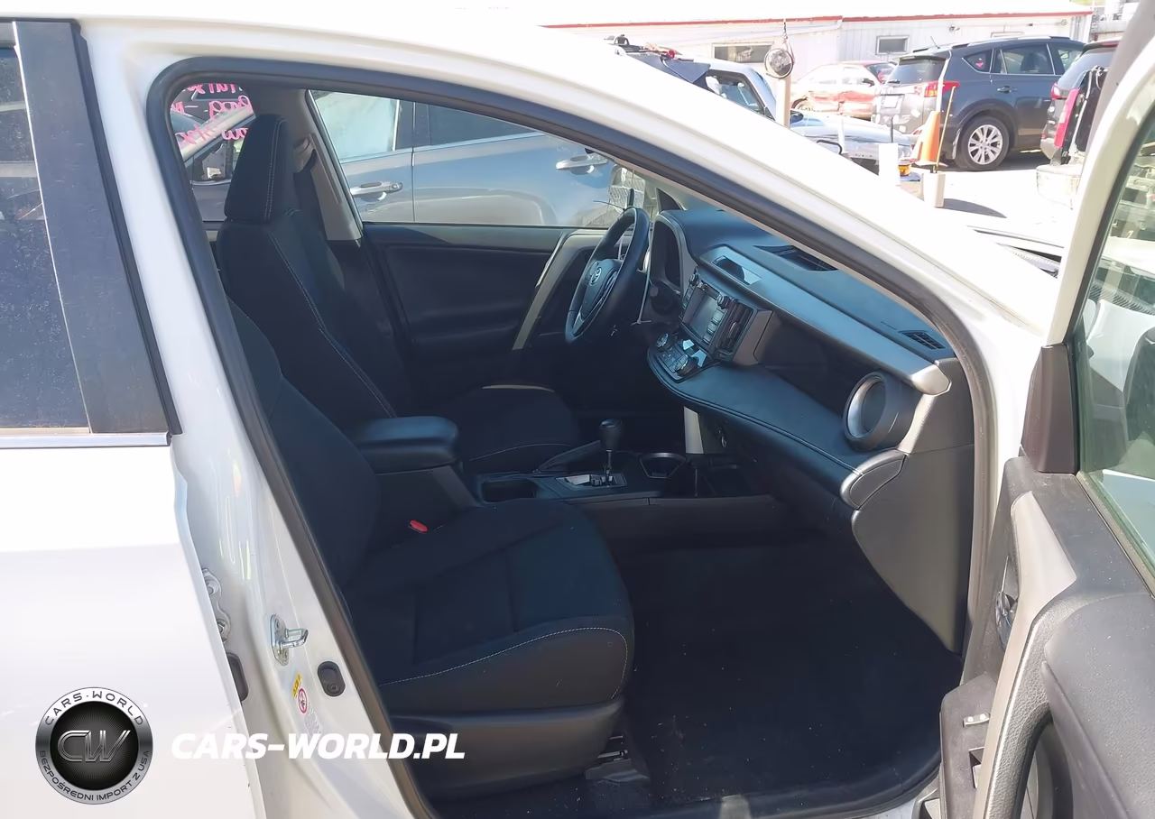 2018 Toyota Rav4 Xle VIN:2T3RFREV6JW806310 - 5