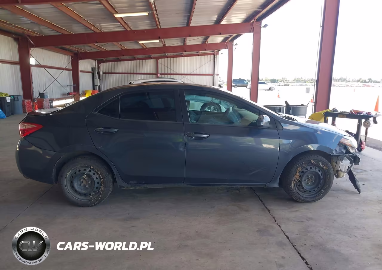 2018 Toyota Corolla Le VIN:5YFBURHE4JP842817 - 13