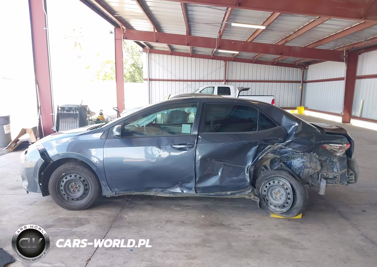2018 Toyota Corolla Le VIN:5YFBURHE4JP842817 - 14