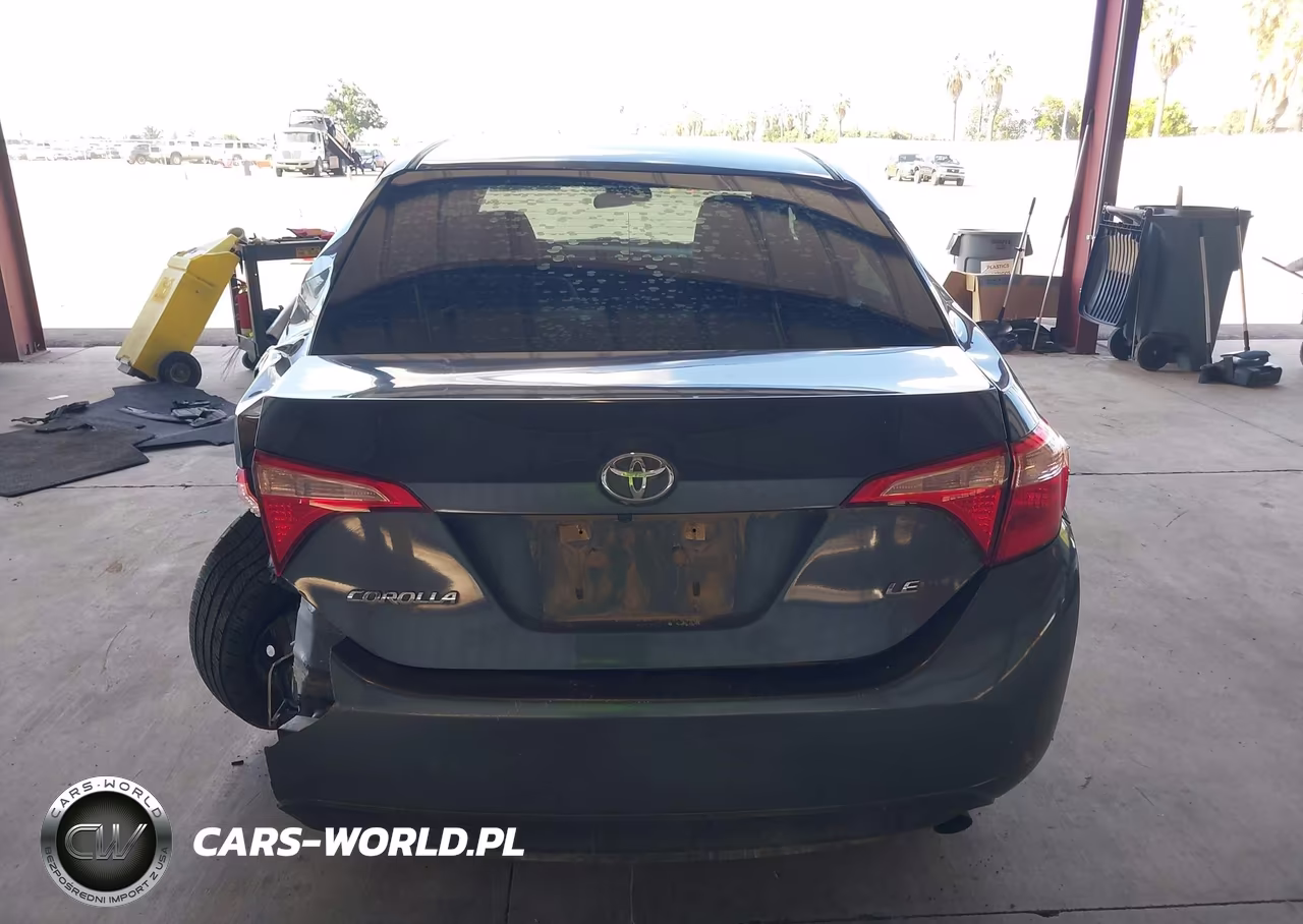 2018 Toyota Corolla Le VIN:5YFBURHE4JP842817 - 16