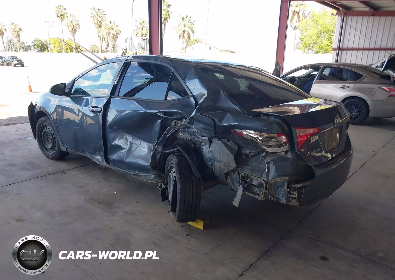 2018 Toyota Corolla Le VIN:5YFBURHE4JP842817 - 3