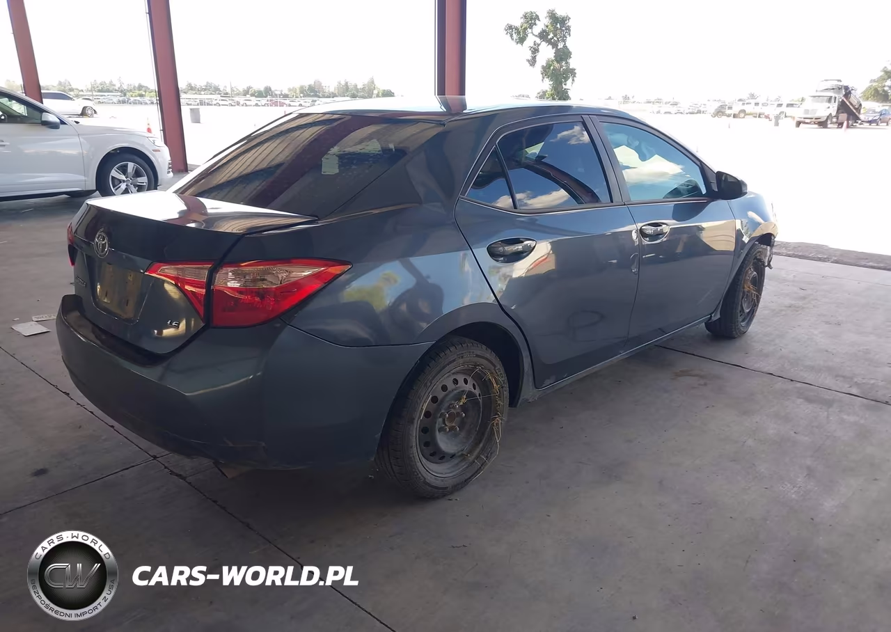 2018 Toyota Corolla Le VIN:5YFBURHE4JP842817 - 4
