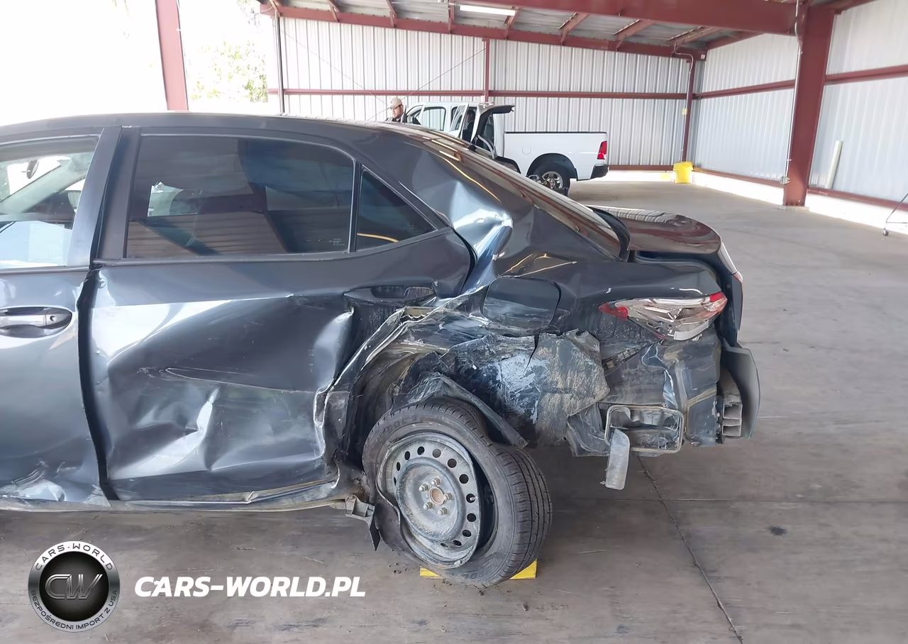 2018 Toyota Corolla Le VIN:5YFBURHE4JP842817 - 6