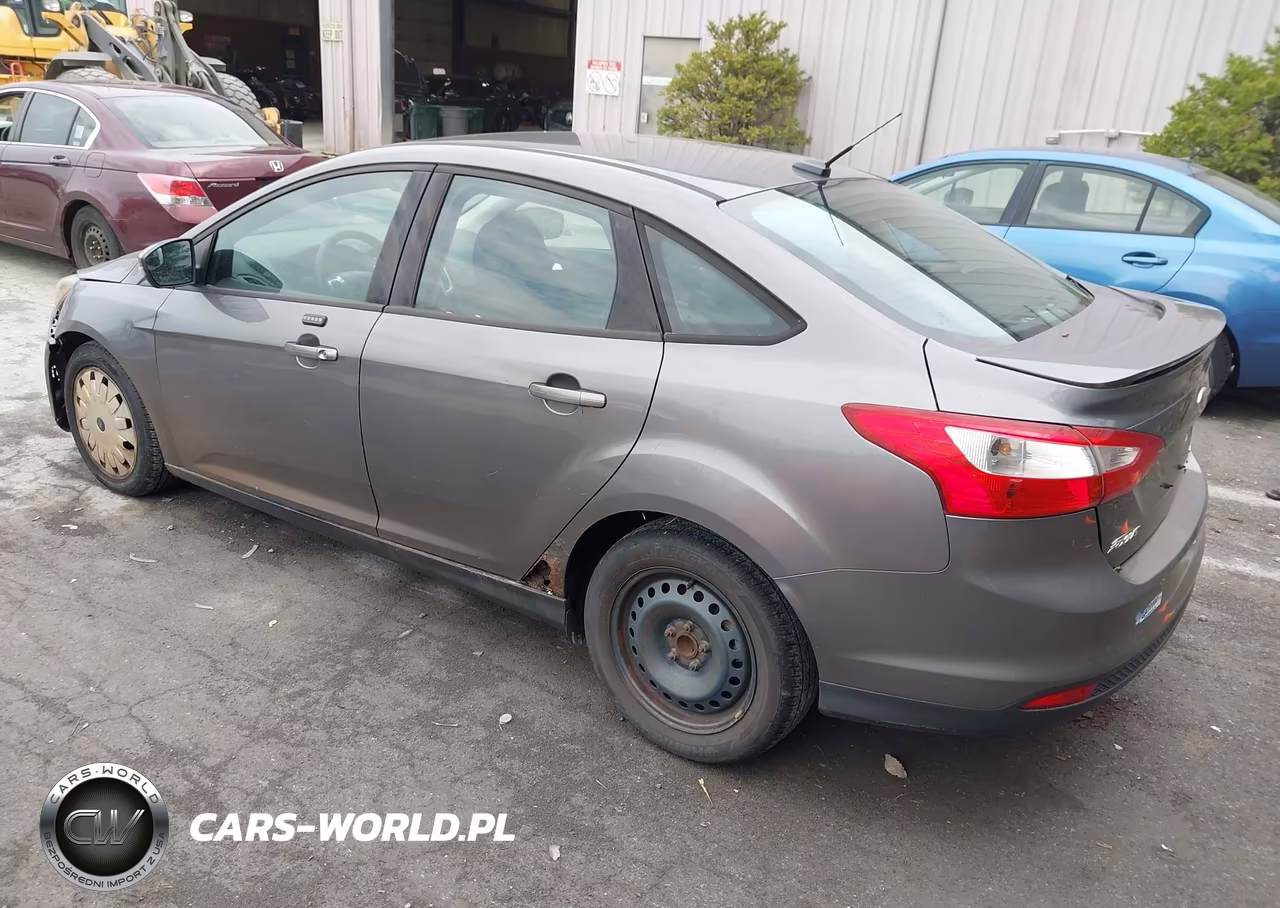 2013 Ford Focus Se VIN:1FADP3F28DL180622 - 3