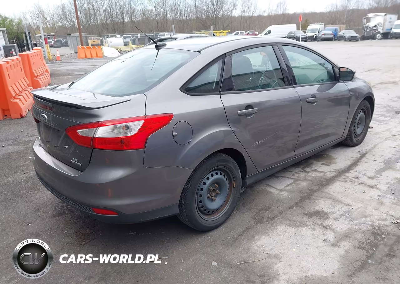 2013 Ford Focus Se VIN:1FADP3F28DL180622 - 4