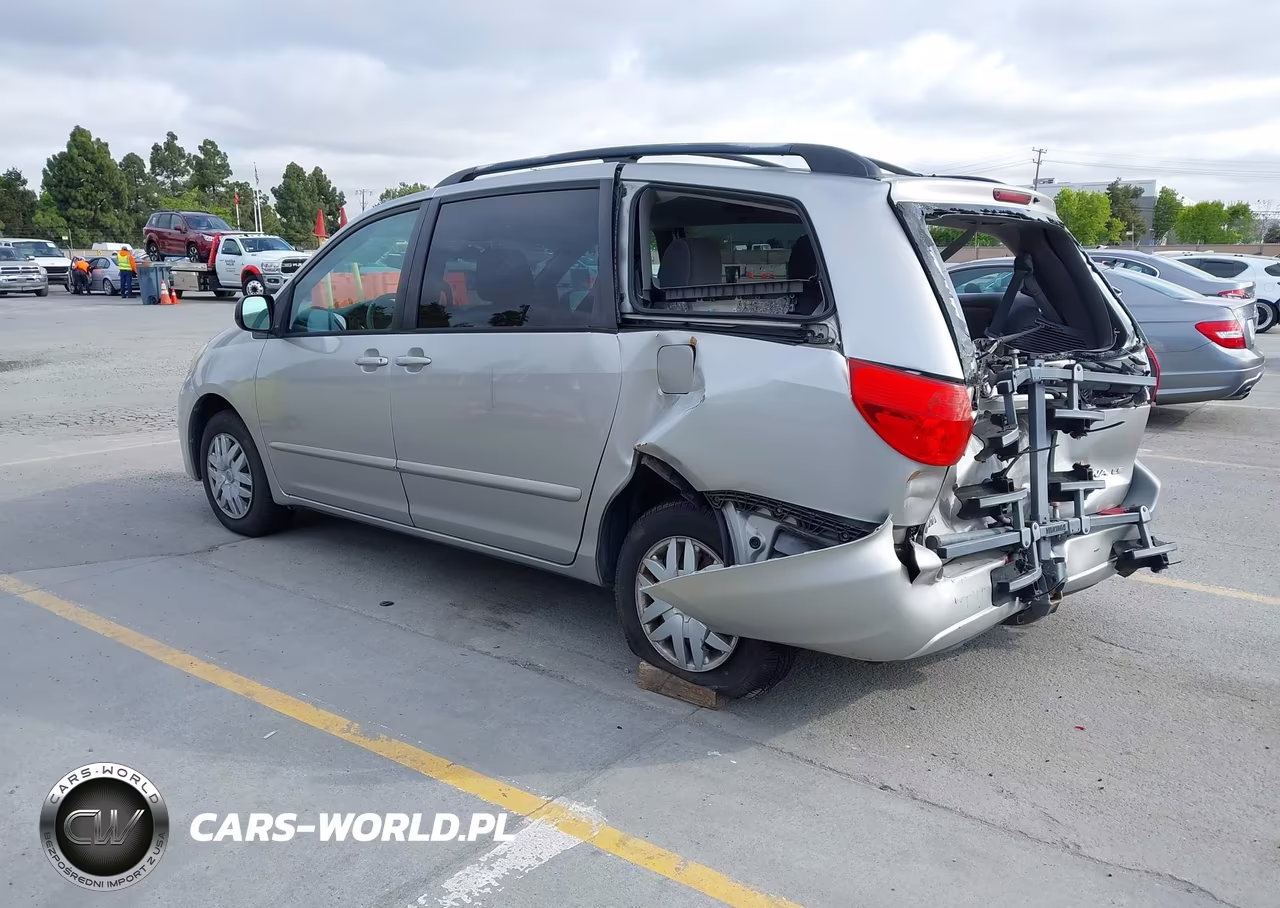 2010 Toyota Sienna Le VIN:5TDKK4CC0AS323866 - 3