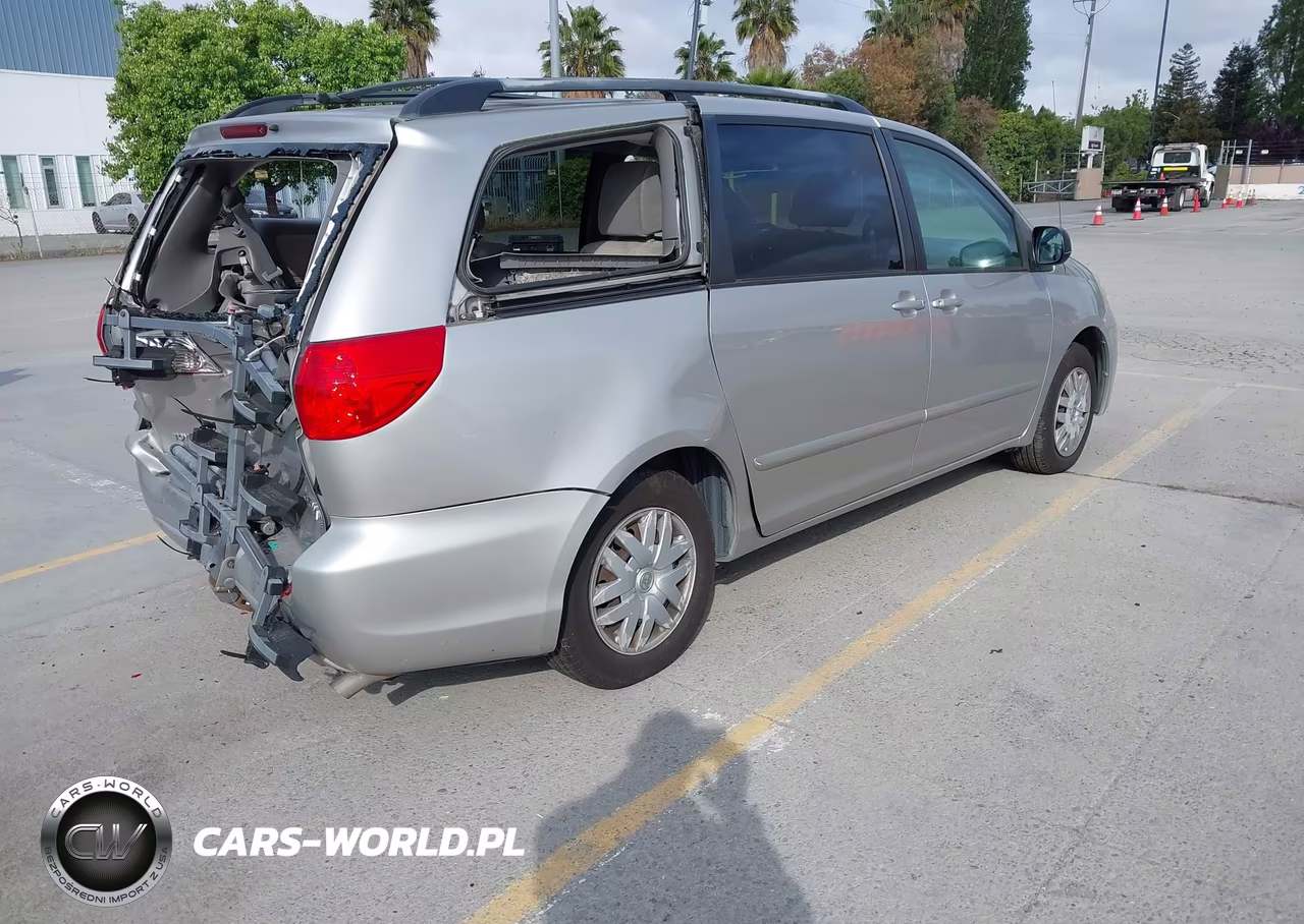 2010 Toyota Sienna Le VIN:5TDKK4CC0AS323866 - 4