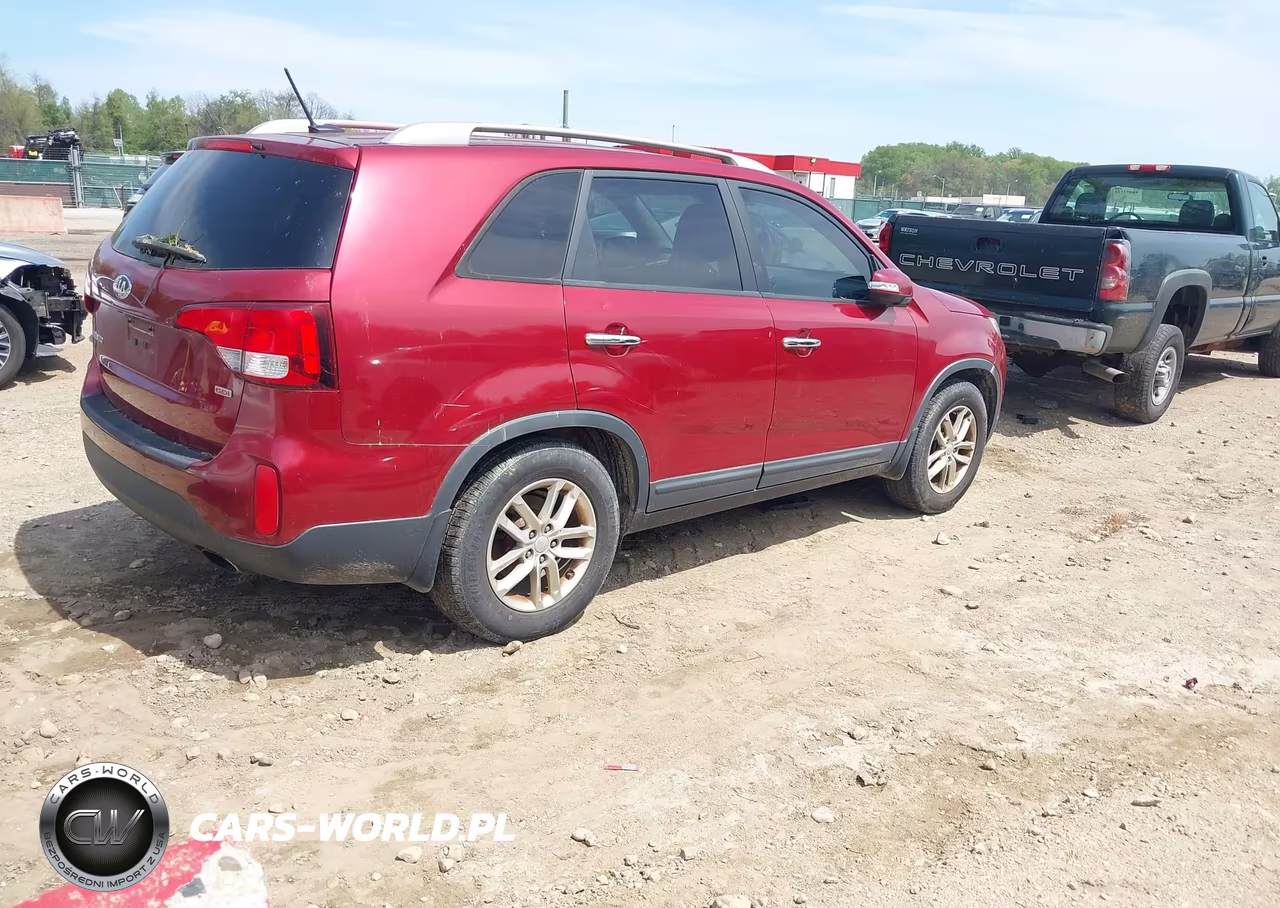 2015 Kia Sorento Lx VIN:5XYKT3A60FG563377 - 4