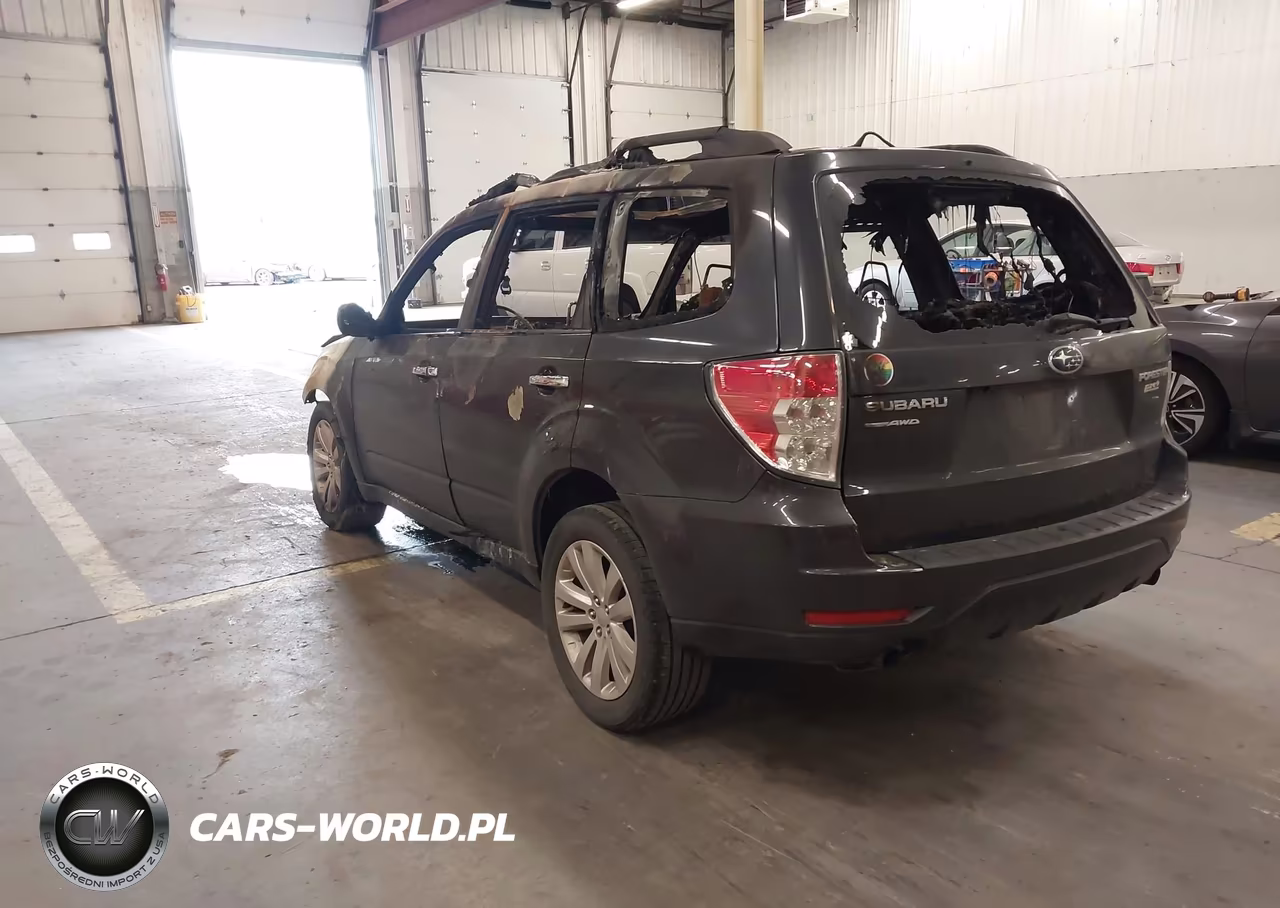 2013 Subaru Forester 2.5X Premium VIN:JF2SHADC2DH440869 - 3