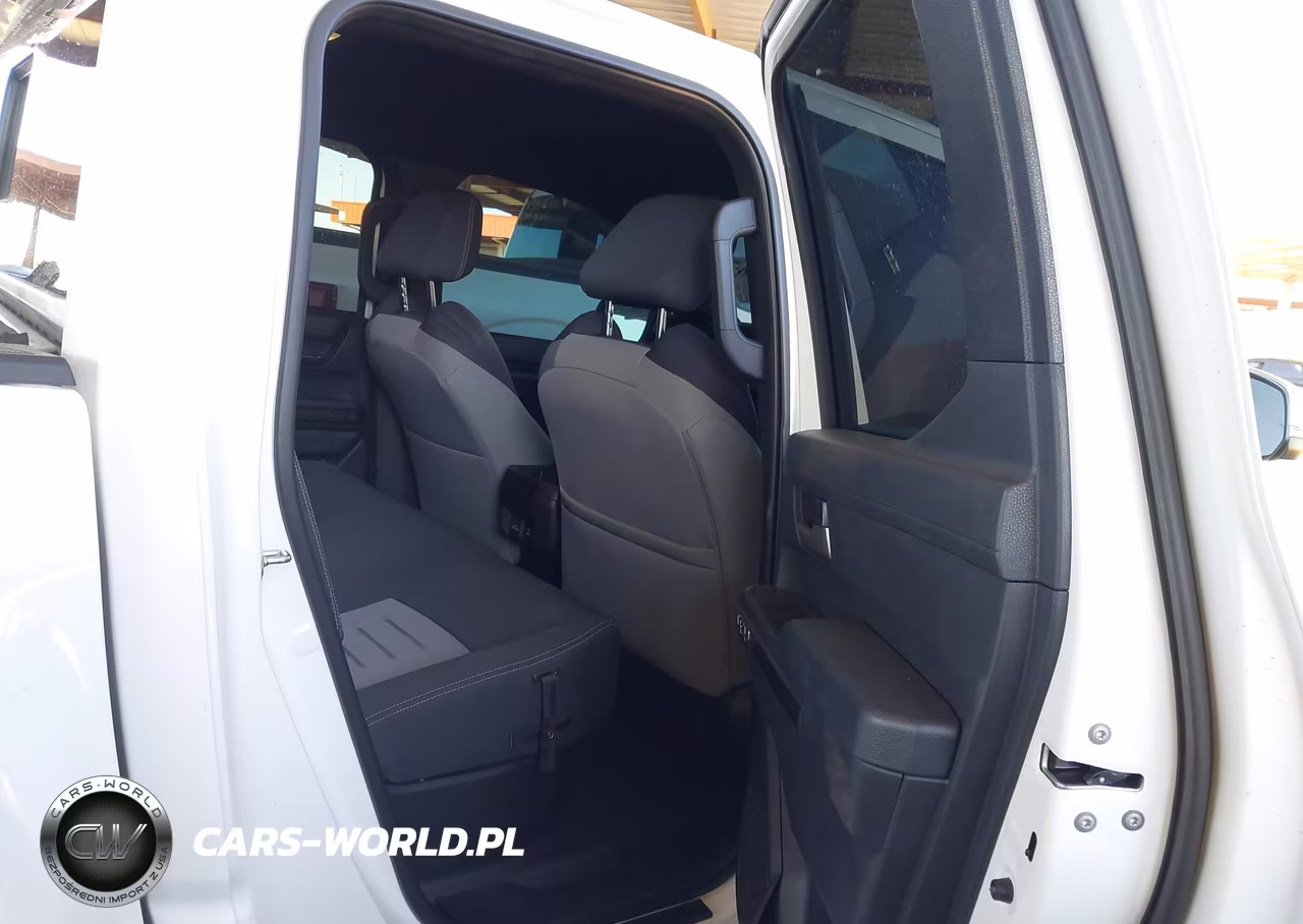 2025 Toyota Tacoma Trd Sport VIN:3TMKB5FN9SM046736 - 8
