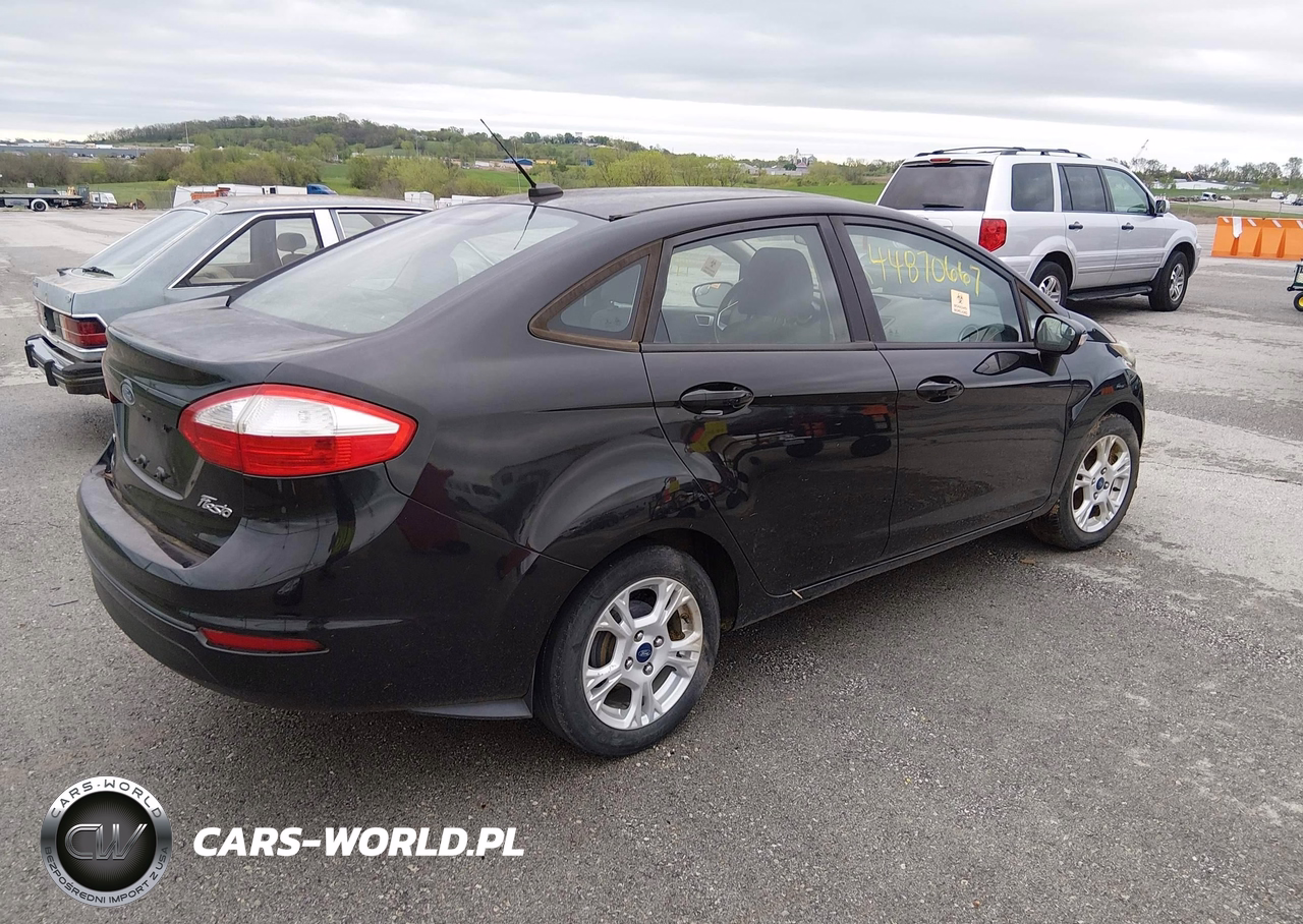 2015 Ford Fiesta Se VIN:3FADP4BJXFM172140 - 4