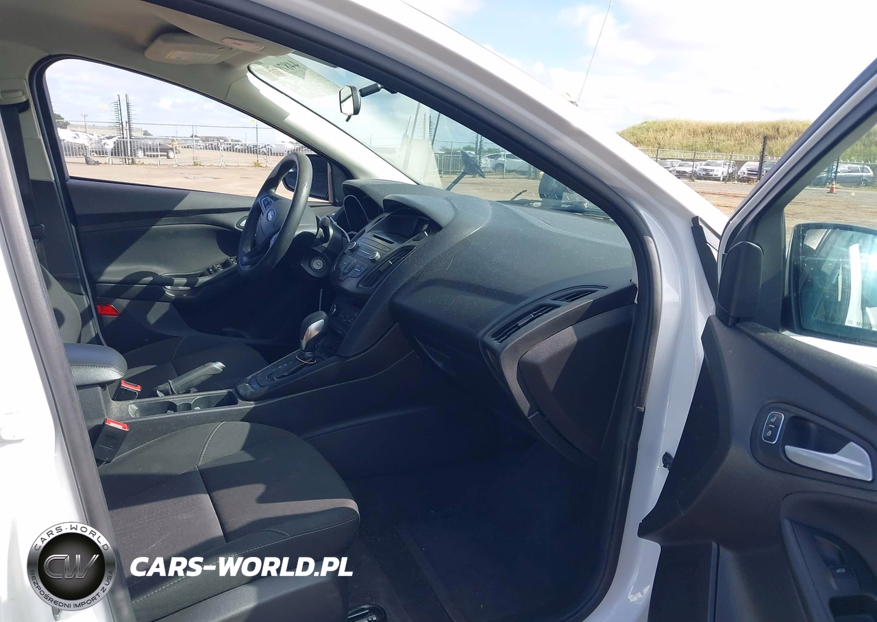 2017 Ford Focus Se VIN:1FADP3F27HL309312 - 5