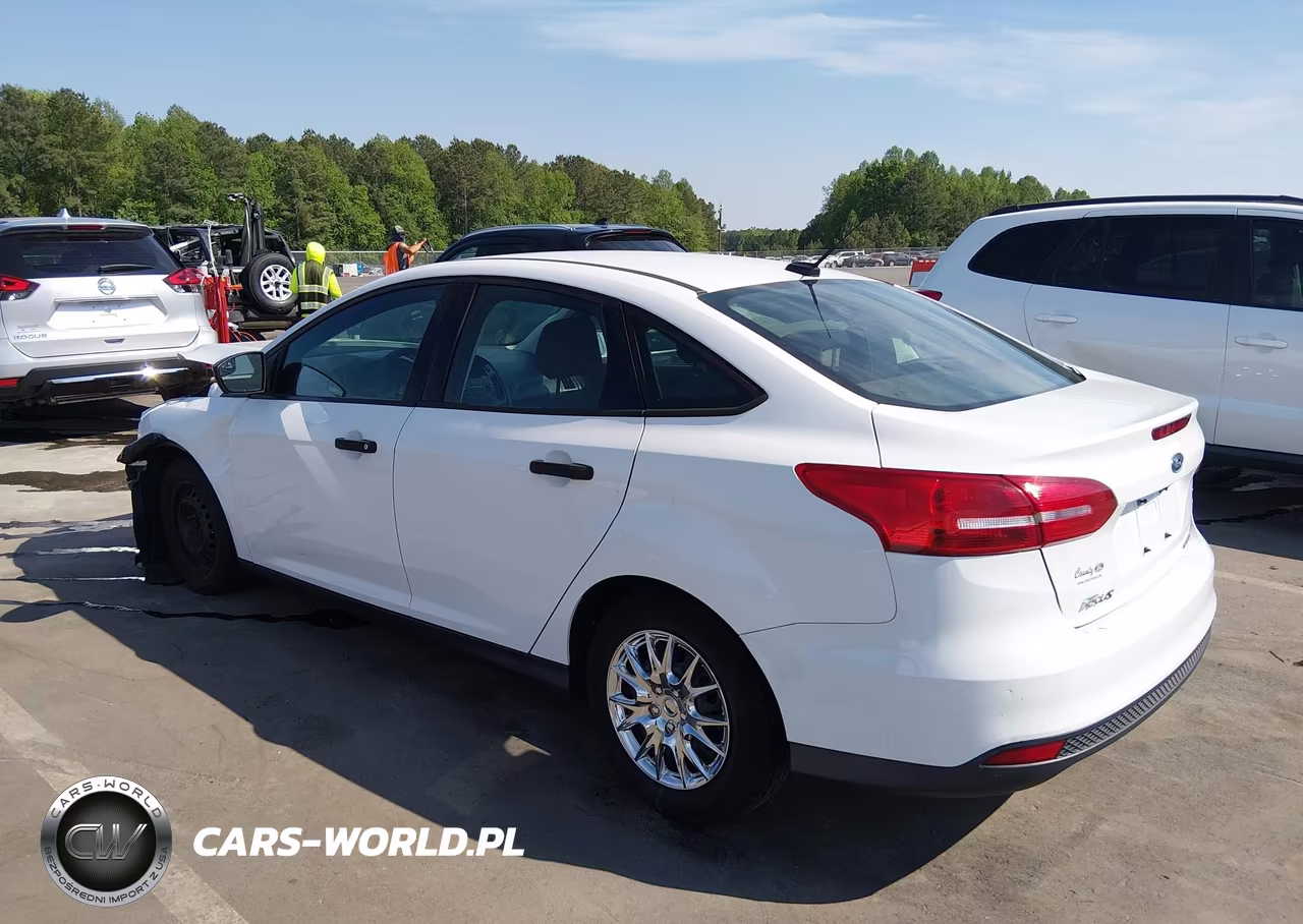 2016 Ford Focus S VIN:1FADP3E25GL381724 - 3