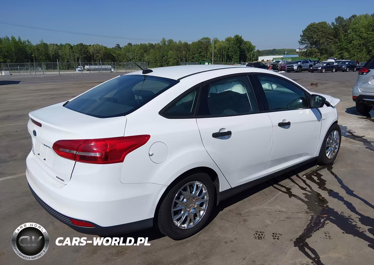 2016 Ford Focus S VIN:1FADP3E25GL381724 - 4