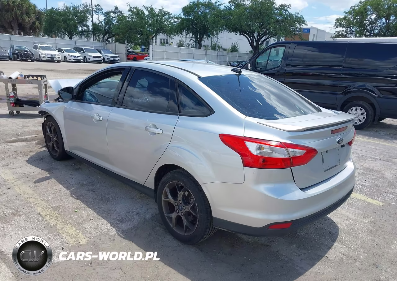 2014 Ford Focus Se VIN:1FADP3F25EL240633 - 3
