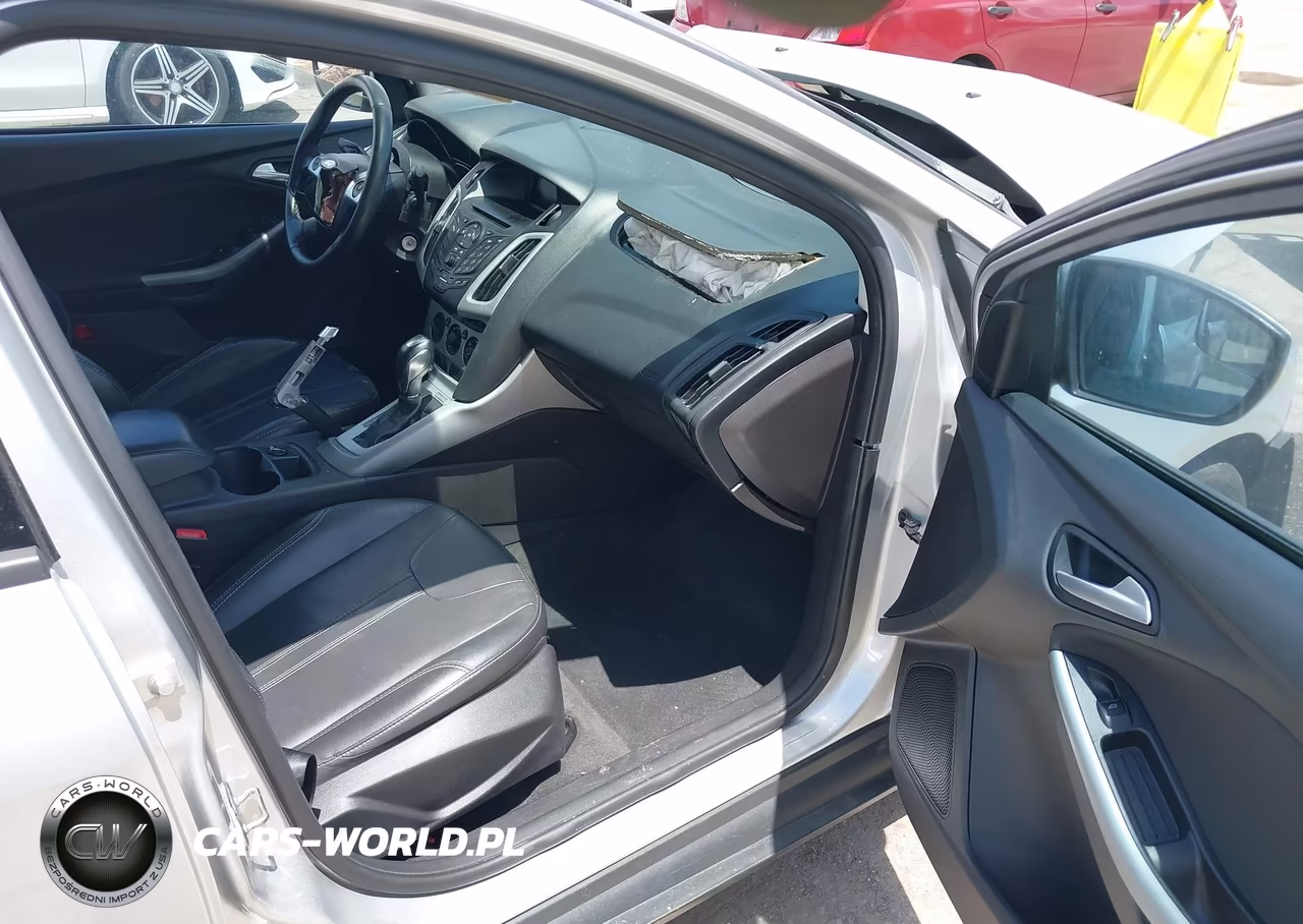2014 Ford Focus Se VIN:1FADP3F25EL240633 - 5