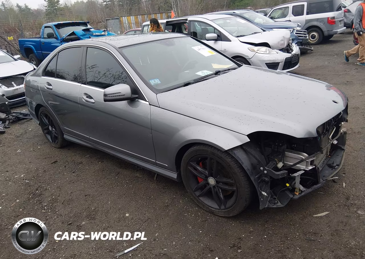 2013 Mercedes-Benz C 300 Sport 4Matic – zdjęcie 1 z 17